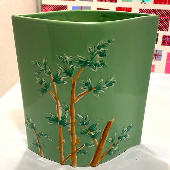 Handpainted 3Dimensional Bamboo Design Green Dshape Ceramic Vase w Glossy Finish - Picture 9 of 16